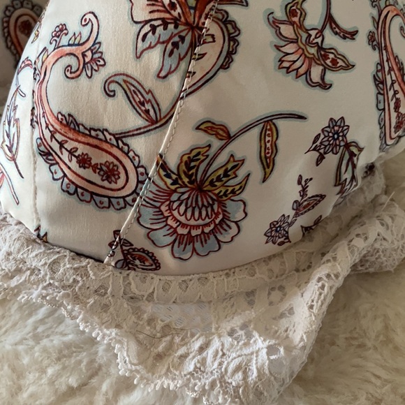 Victoria’s Secret Demi Bra - Picture 2 of 4